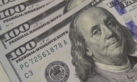 Mercado financeiro reage positivamente com queda do dólar e alta do Ibovespa