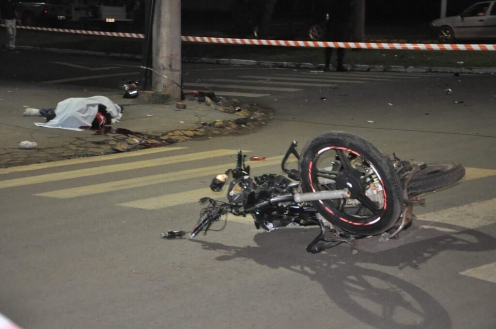 Acidente fatal entre moto e carro deixa jovem morto em Chapadão do Sul