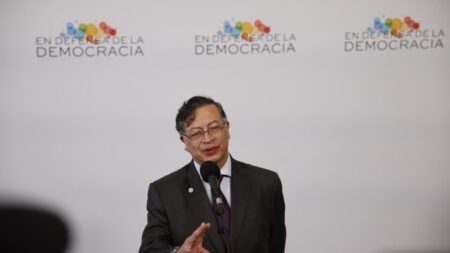 Gustavo Petro pode ser afastado da presidência até o segundo turno eleitoral na Colômbia