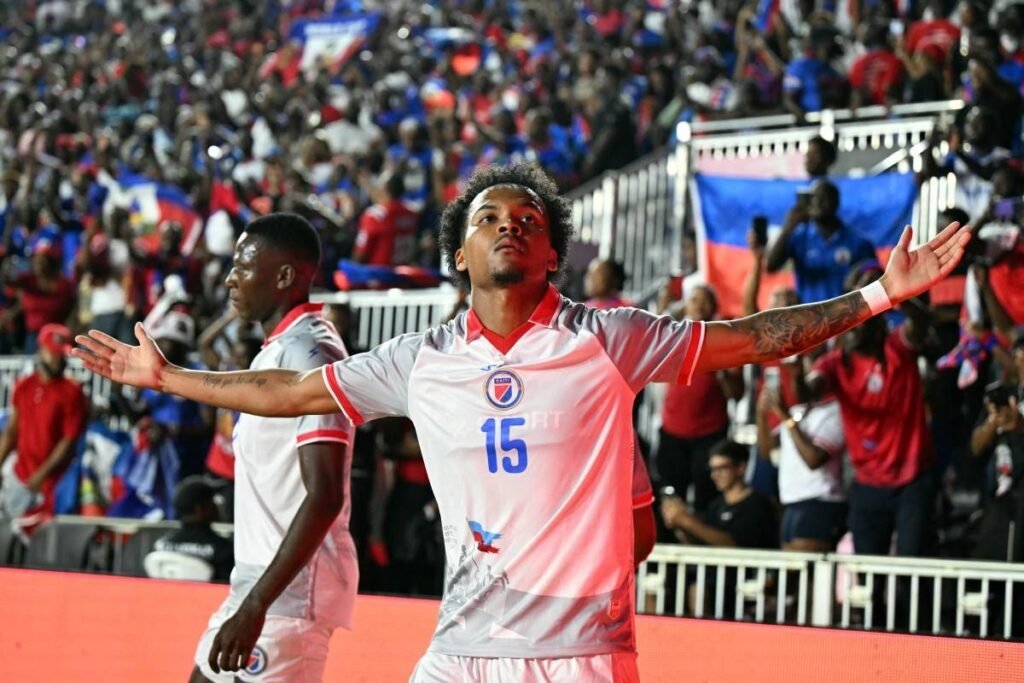 FIFA solicita alteração em uniforme da seleção haitiana por mensagem política