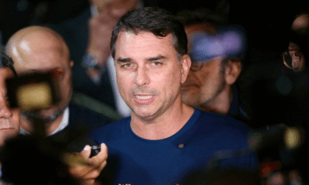Flávio Bolsonaro critica reforma tributária e promete revogação de normas do governo Lula