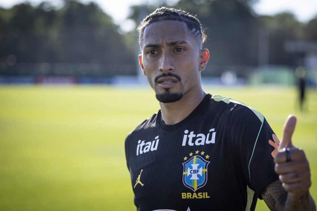 Esposa de Raphinha compartilha reflexão após empate do Brasil na Copa