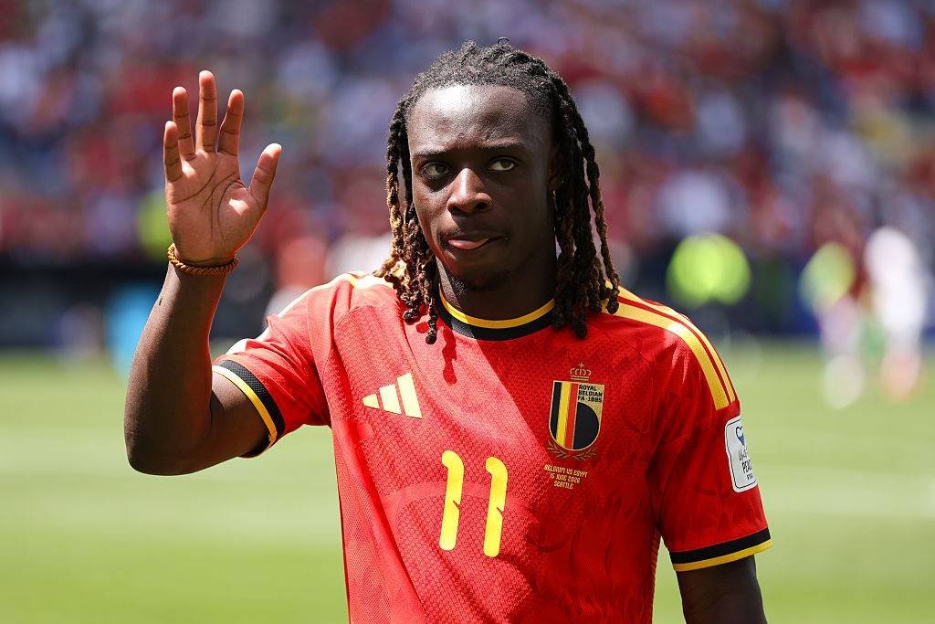Jeremy Doku deixa seleção belga para acompanhar nascimento do filho em Londres