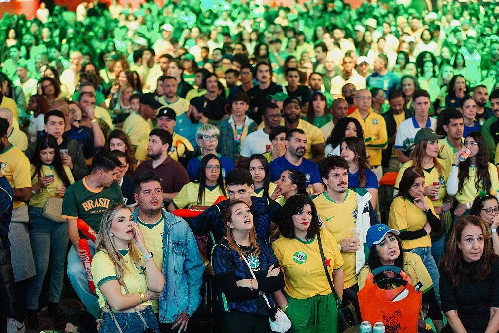 Cazétv enfrenta críticas e desafios durante transmissão de jogos