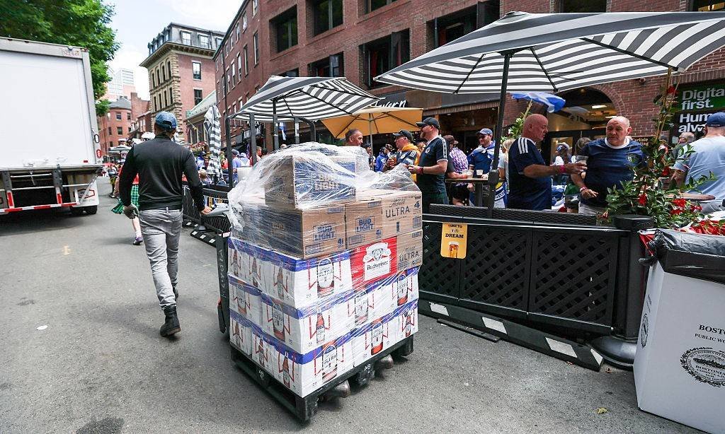 Cerveja acaba em bares de Boston devido à torcida escocesa na Copa do Mundo