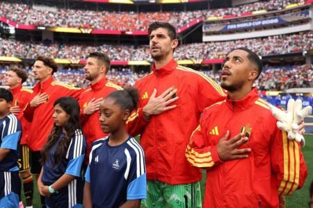 Protestos marcam a recepção do hino iraniano em jogo em Los Angeles