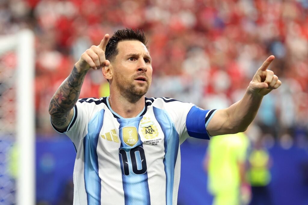 Messi mira novos desafios na Copa do Mundo após recorde de gols