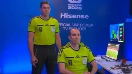 Fifa conclui investigação sobre gesto de assistente do VAR em jogo da Copa do Mundo