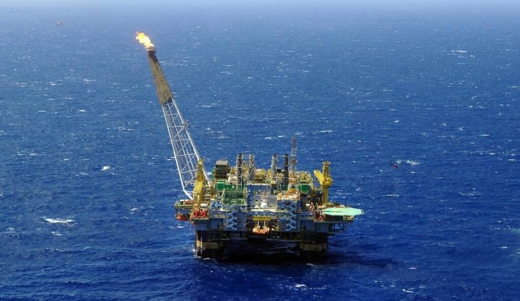 Preços do Petróleo Registram Queda em Dia de Anúncio de Acordo entre EUA e Irã