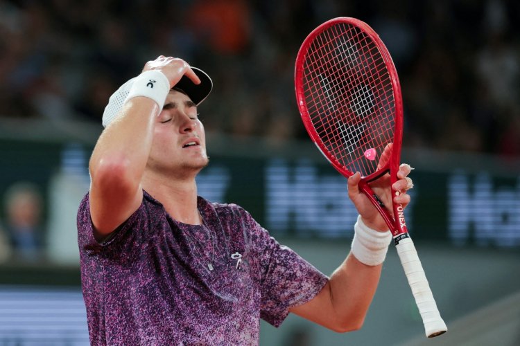 João Fonseca é eliminado nas quartas de final de Roland Garros por Jakub Menšik