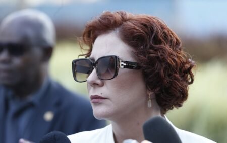 Gilmar Mendes envia informações à Itália sobre extradição de Carla Zambelli