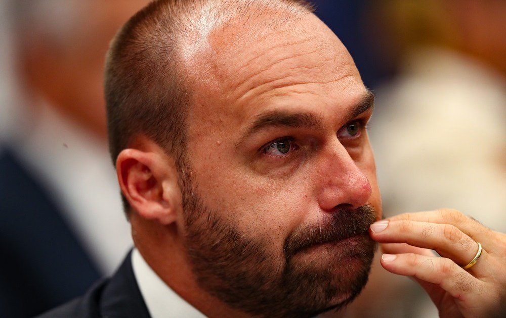 Eduardo Bolsonaro propõe ruptura com o Partido Novo após críticas de Zema a Flávio