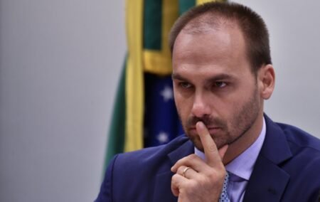 Julgamento de Eduardo Bolsonaro permanece agendado para esta terça-feira