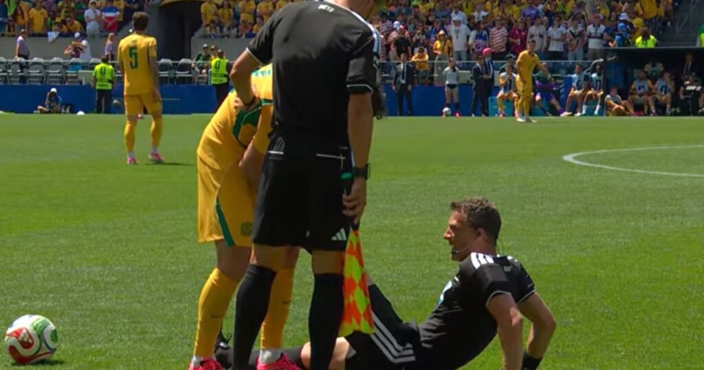 Incidente com árbitro interrompe jogo entre Estados Unidos e Austrália na Copa do Mundo 2026