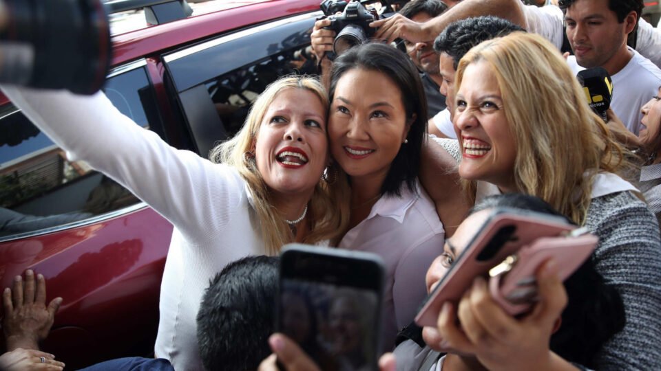 Keiko Fujimori é eleita presidente do Peru após quatro tentativas