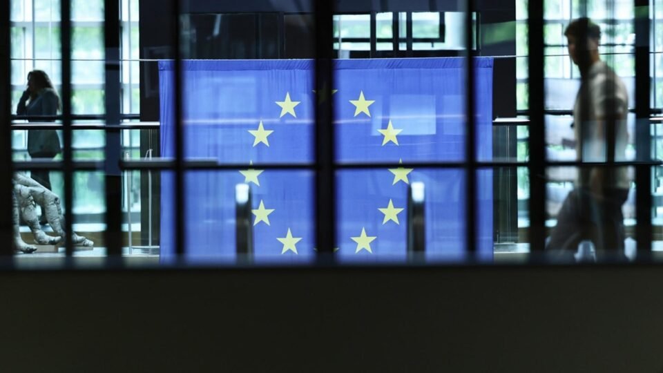Aprovação dos EUA entre europeus atinge novo mínimo em pesquisa