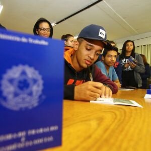 Presidência veta projeto de incentivo ao emprego de jovens sem experiência