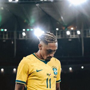 Raphinha sofre lesão muscular e pode ficar fora de jogos da Seleção Brasileira