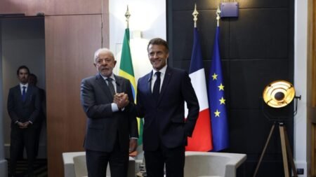 Lula e Macron SE reúnem durante cúpula do G7 na França