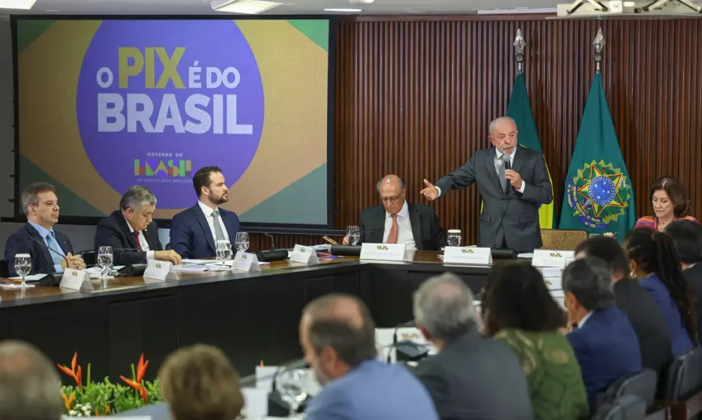Lula anuncia busca por novos parceiros comerciais frente a taxações dos EUA