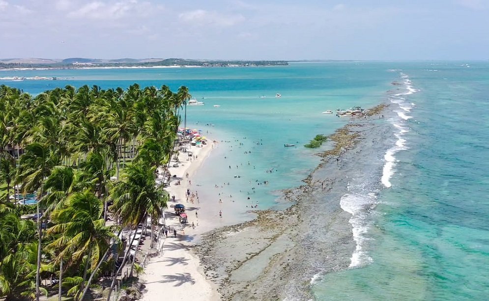 Como planejar férias econômicas nas praias brasileiras