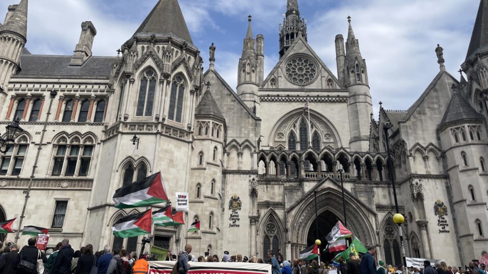 Londres registra 117 detenções em protesto a favor de grupo considerado terrorista