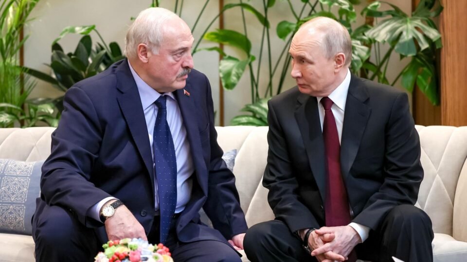 Rússia e Belarus ameaçam usar arsenal nuclear em resposta à Otan