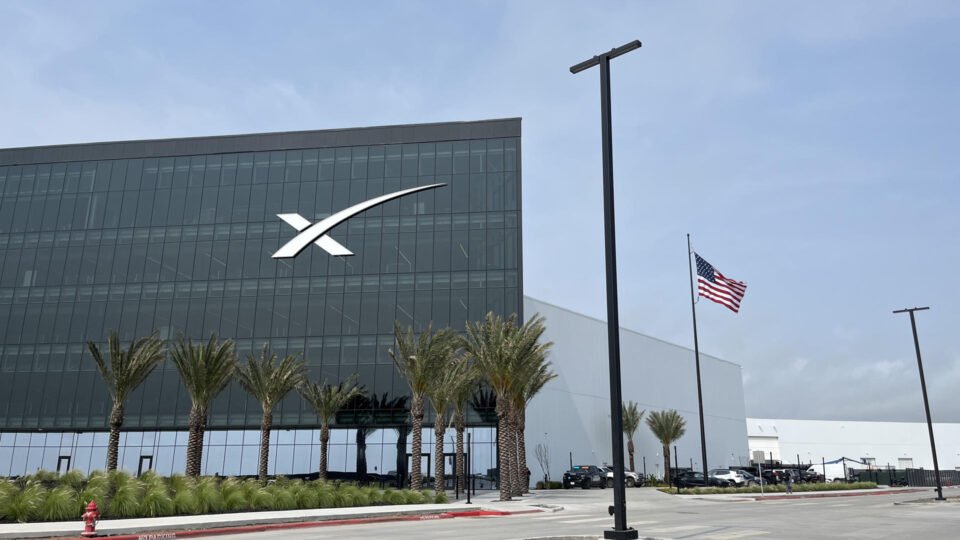 Spacex de Elon Musk inicia negociações na Nasdaq com IPO recorde