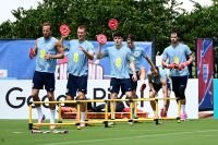 Inglaterra estreia na Copa do Mundo sob pressão e sem jogadores renomados
