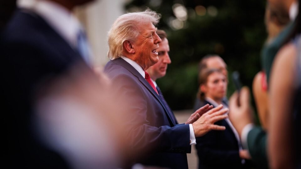 Trump exige a redução imediata dos preços da gasolina nos EUA