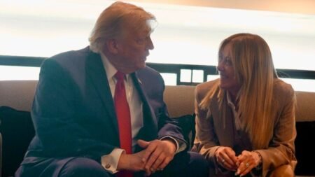 Giorgia Meloni refuta declarações de Trump sobre foto e critica postura do presidente dos EUA