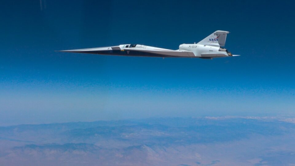 X-59 da NASA avança em testes para voos supersônicos silenciosos