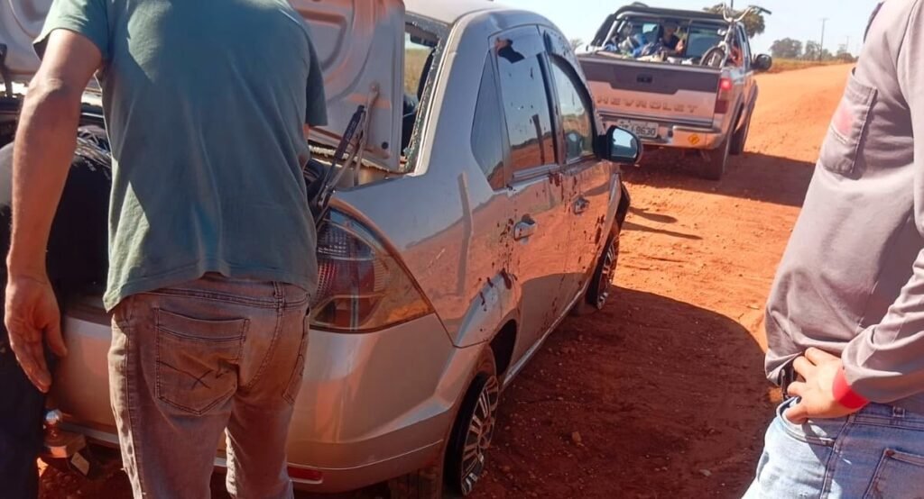Acidente com Ford Fiesta ocorre em estrada rural de Anaurilândia