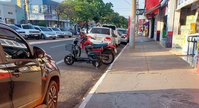 Nova Andradina solicita esclarecimentos ao Demtran sobre estacionamento irregular