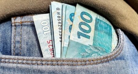 Trabalhadores começam a receber R$ 13,04 bilhões do lucro do FGTS