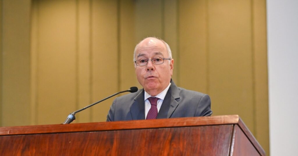 Mauro Vieira falta a reunião da Câmara e gera críticas entre os deputados
