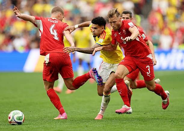 Suíça avança às quartas de final após vitória sobre Colômbia nos pênaltis