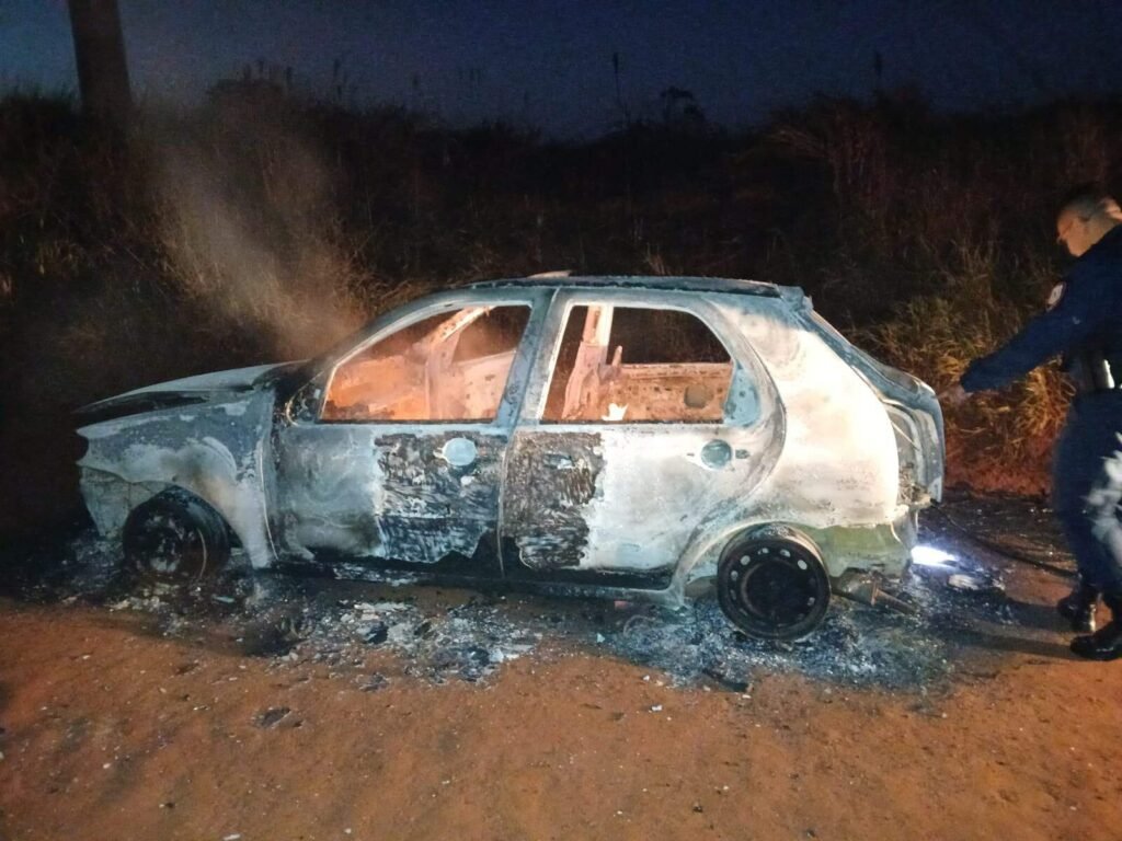 Veículo incendiado no Paraguai pode estar ligado a homicídio na fronteira