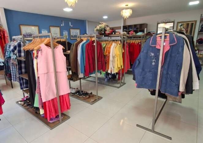 Asilo realiza bazar beneficente com peças a R$ 10 na véspera do Dia dos Pais