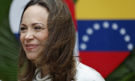 Líder opositora enfrenta resistência do governo dos EUA para retornar à Venezuela