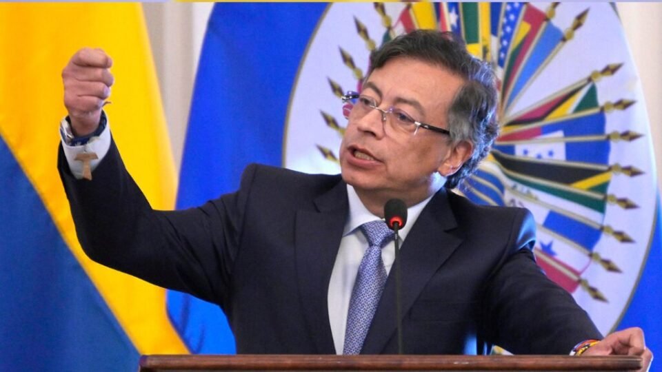 Gustavo Petro propõe greve geral em protesto contra medidas de Espriella