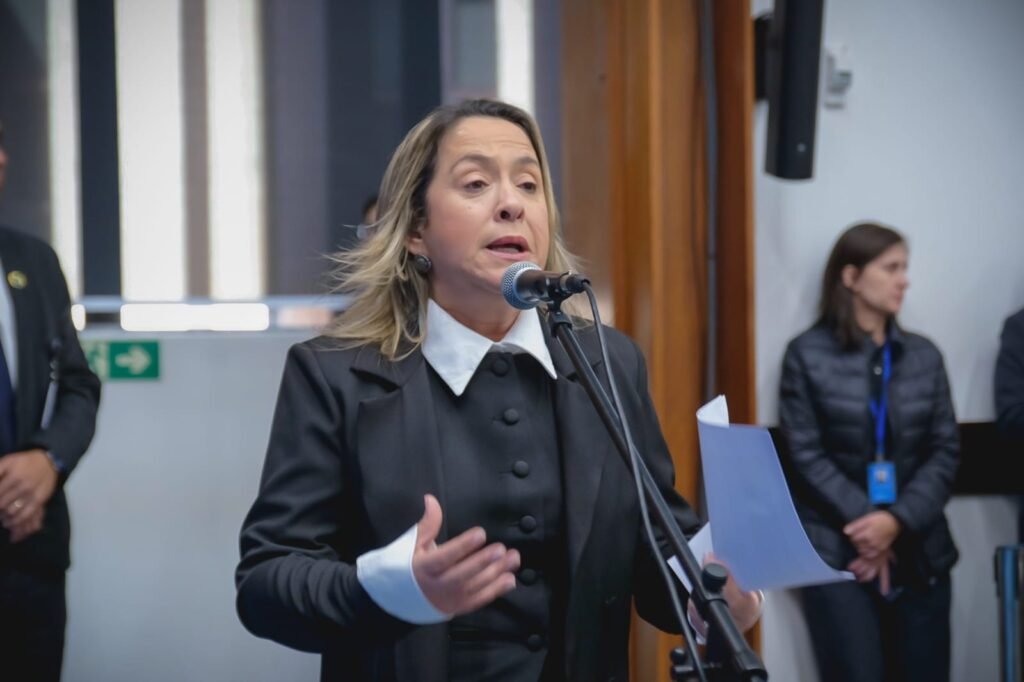 Lia Nogueira solicita informações sobre proteção a pacientes após denúncia de abuso em hospital
