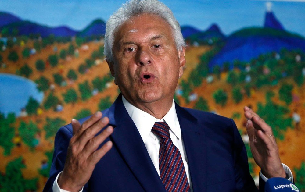 Ronaldo Caiado critica Flávio Bolsonaro por leitura de carta de Jair Bolsonaro