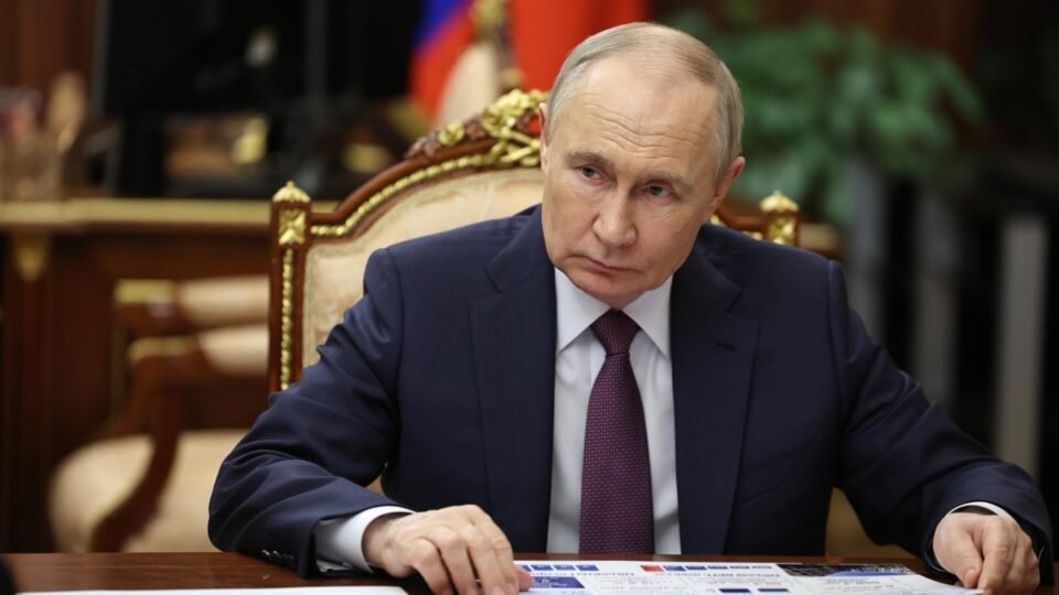 Ucrânia ataca aeródromos russos na Crimeia após ofensivas de Moscou