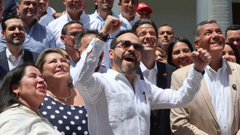 Colômbia se prepara para romper relações com Cuba e Nicarágua