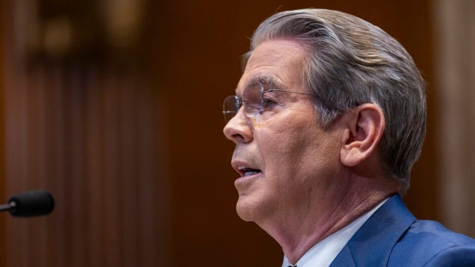 Novas sanções dos EUA atingem líder supremo do Irã e aliados econômicos