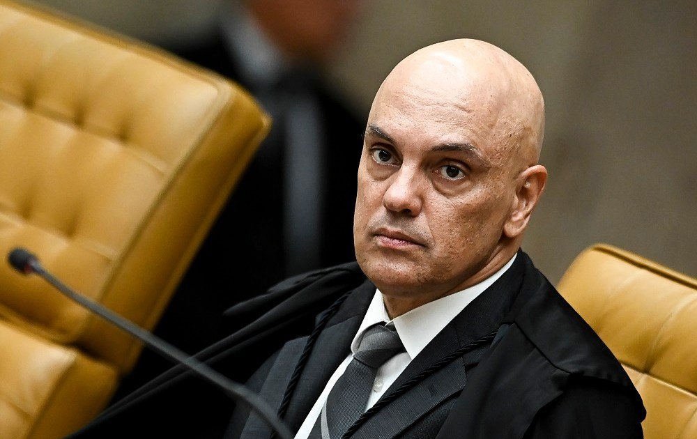 Alexandre de Moraes impede visita de Javier Milei a Jair Bolsonaro durante prisão domiciliar