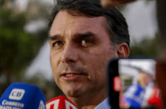 Depoimento de Flávio Bolsonaro é solicitado pela PGR antes de decisão sobre calúnia contra Lula