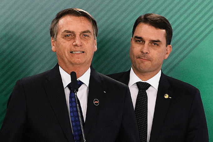 Flávio Bolsonaro confirma ausência de Michelle na campanha de 2026