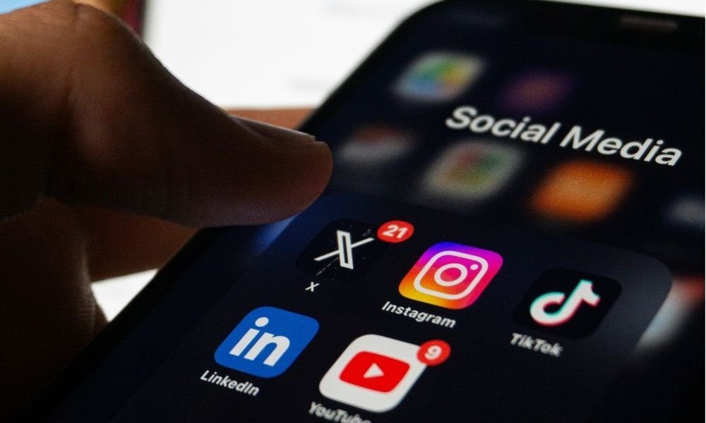 Debate sobre Acesso às Redes Sociais por Menores Ganha Destaque no Brasil